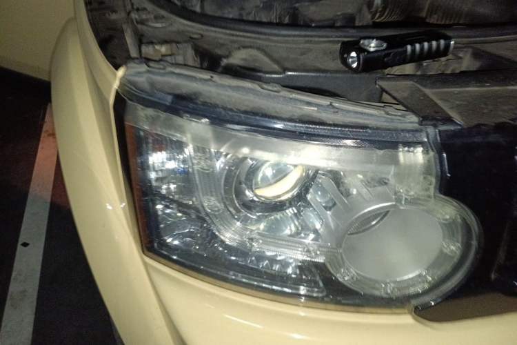 Used Land Rover Discovery 2011 3.0 SDV6 HSE Diesel Version Right Front Headlight