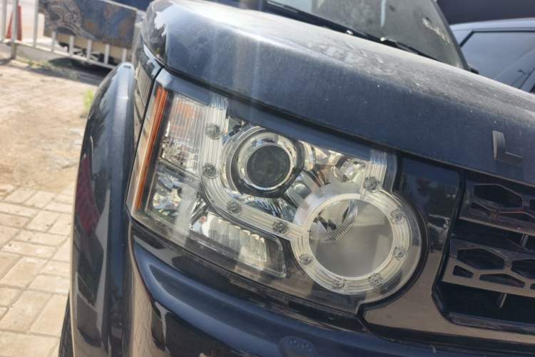 Used Land Rover Discovery 2011 3.0 SDV6 HSE Diesel Version Right Front Headlight