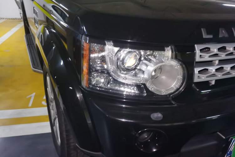 Used Land Rover Discovery 2011 3.0 SDV6 HSE Diesel Version Right Front Headlight