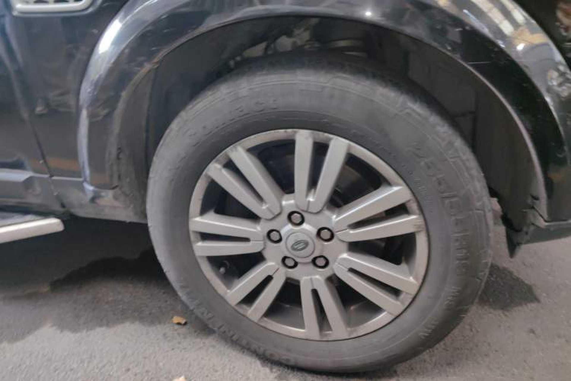 Used Land Rover Discovery 2011 3.0 SDV6 HSE Diesel Version Right Front Wheel Hub