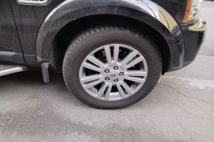 Used Land Rover Discovery 2011 5.0 V8 HSE Right Front Wheel Hub
