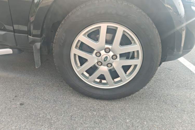 Used Land Rover Discovery 2011 4.0 V6 HSE Right Front Wheel Hub
