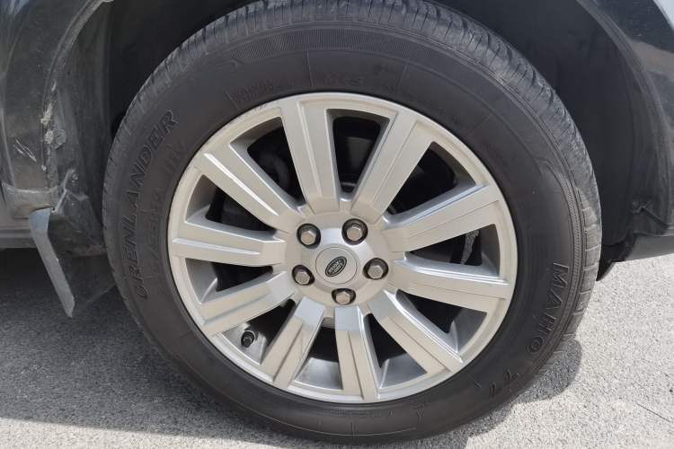 Used Land Rover Discovery 2011 3.0 SDV6 HSE Diesel Version Right Front Wheel Hub