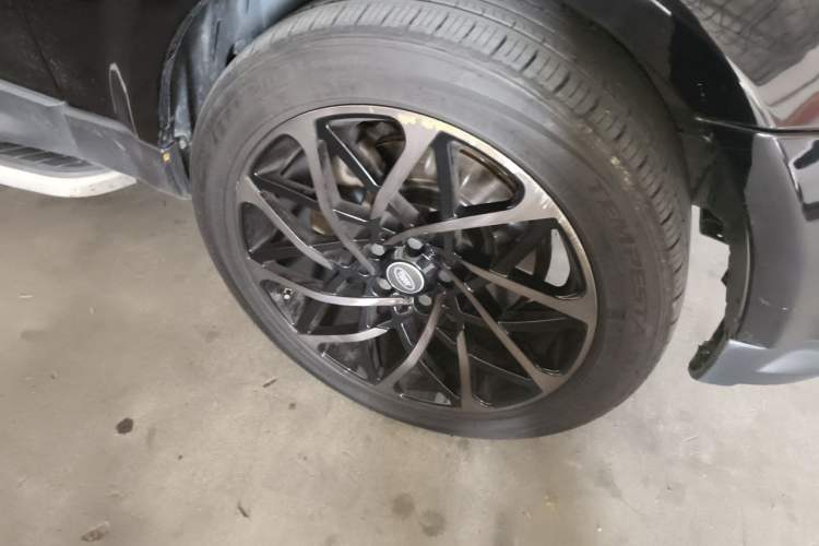 Used Land Rover Discovery 2011 5.0 V8 HSE Right Front Wheel Hub