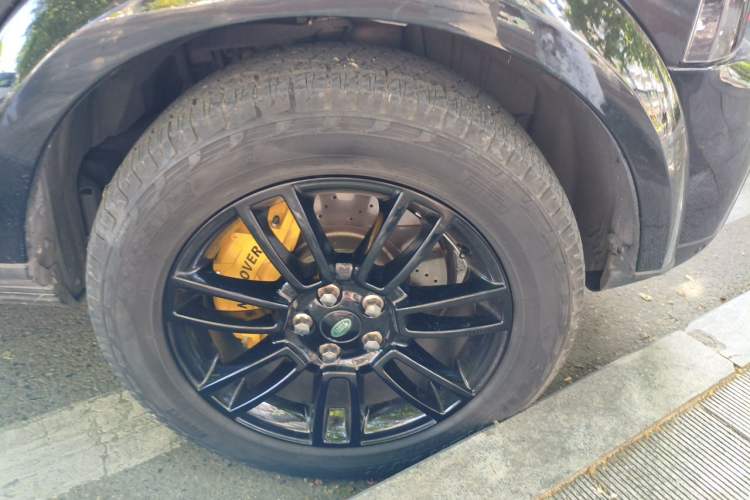 Used Land Rover Discovery 2011 3.0 SDV6 HSE Diesel Version Right Front Wheel Hub
