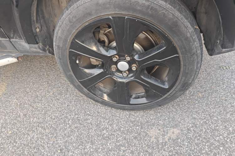 Used Land Rover Discovery 2011 3.0 SDV6 HSE Diesel Version Right Front Wheel Hub