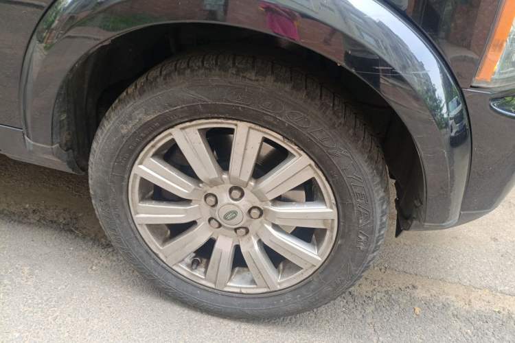 Used Land Rover Discovery 2011 3.0 SDV6 HSE Diesel Version Right Front Wheel Hub