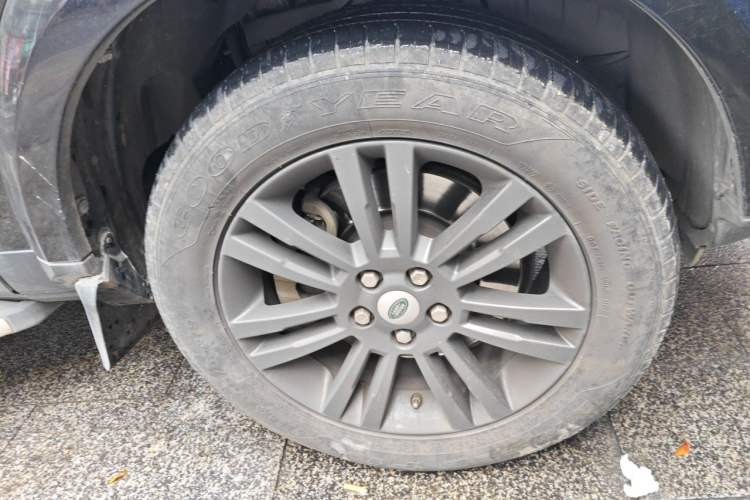 Used Land Rover Discovery 2011 3.0 SDV6 HSE Diesel Version Right Front Wheel Hub