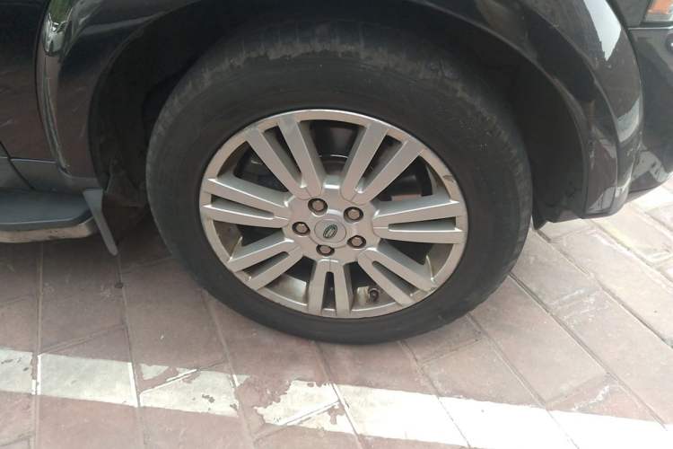 Used Land Rover Discovery 2011 3.0 SDV6 HSE Diesel Version Right Front Wheel Hub