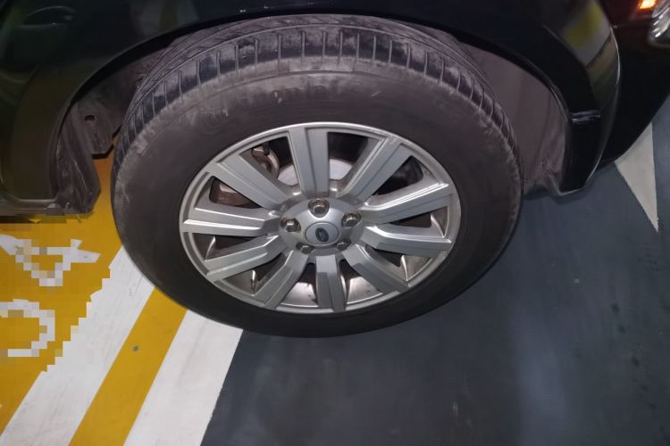Used Land Rover Discovery 2011 3.0 SDV6 HSE Diesel Version Right Front Wheel Hub