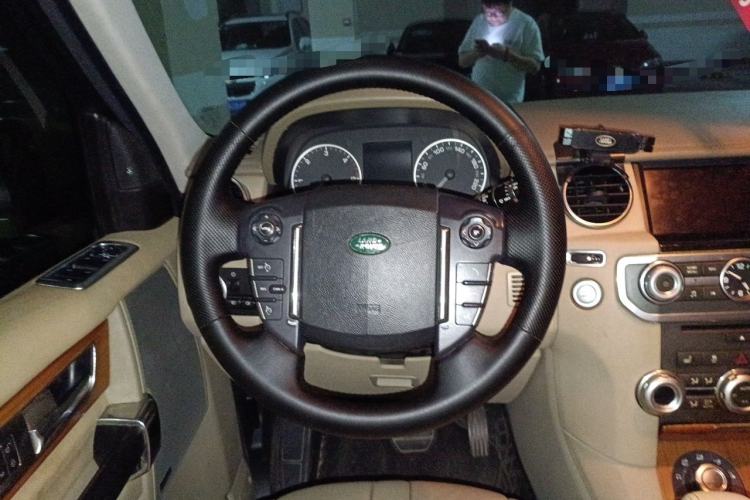 Used Land Rover Discovery 2011 3.0 SDV6 HSE Diesel Version Steering Wheel