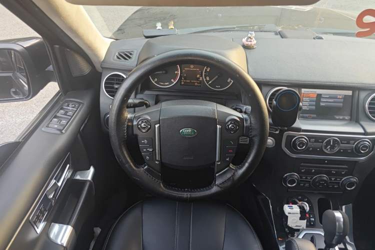 Used Land Rover Discovery 2011 3.0 SDV6 HSE Diesel Version Steering Wheel