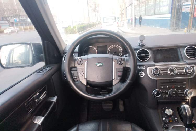 Used Land Rover Discovery 2011 3.0 SDV6 HSE Diesel Version Steering Wheel