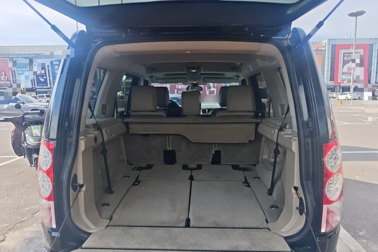 Used Land Rover Discovery 2011 4.0 V6 HSE Trunk