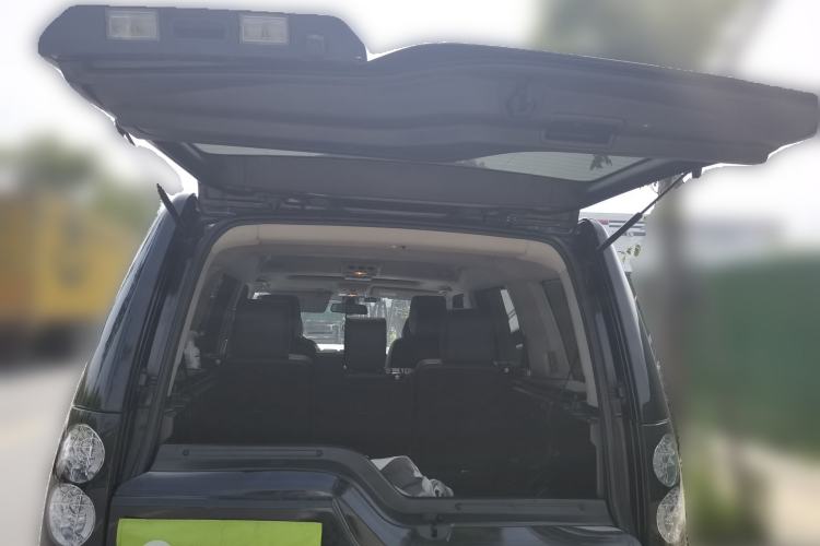 Used Land Rover Discovery 2011 3.0 SDV6 HSE Diesel Version Trunk