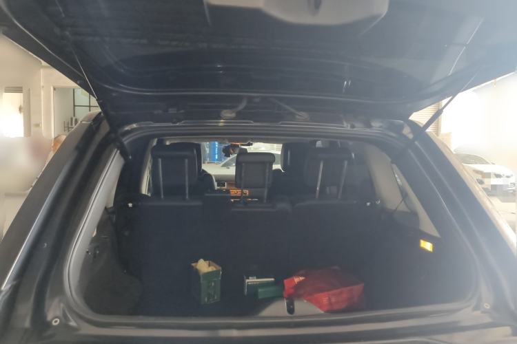 Used Land Rover Discovery 2011 5.0 V8 HSE Trunk