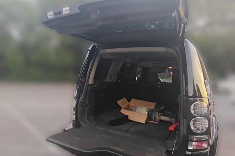 Used Land Rover Discovery 2011 3.0 SDV6 HSE Diesel Version Trunk