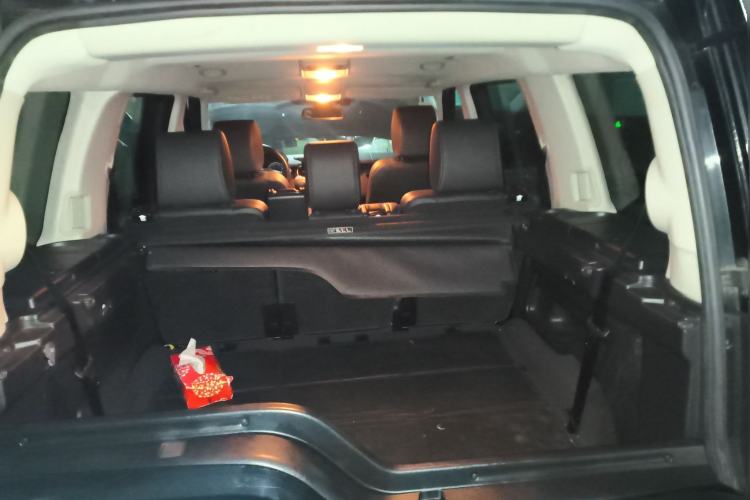 Used Land Rover Discovery 2011 5.0 V8 HSE Trunk