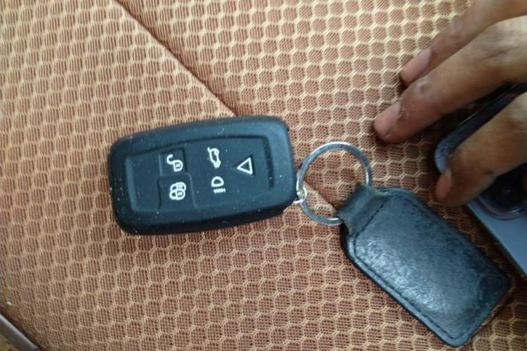 Used Land Rover Discovery 2011 5.0 V8 HSE Vehicle Key