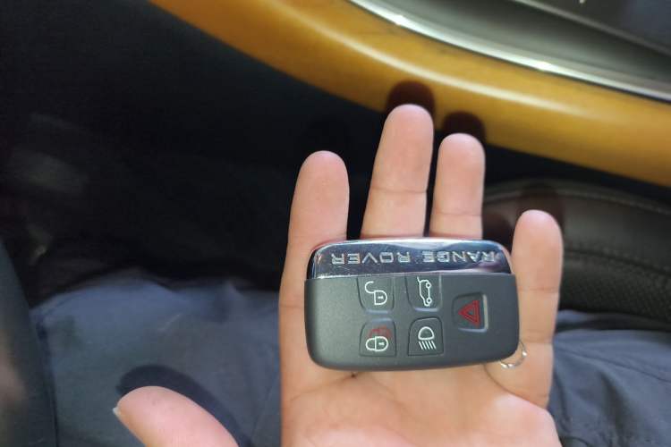 Used Land Rover Discovery 2011 5.0 V8 HSE Vehicle Key