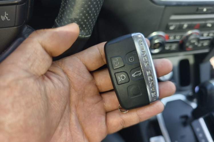 Used Land Rover Discovery 2011 3.0 SDV6 HSE Diesel Version Vehicle Key