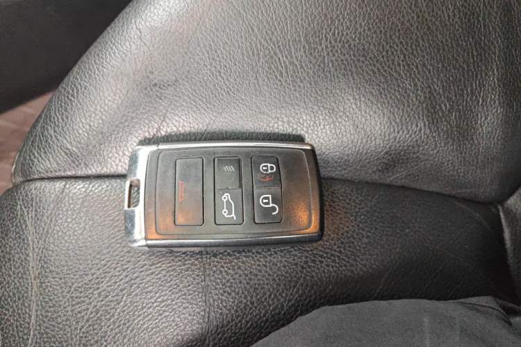 Used Land Rover Discovery 2011 3.0 SDV6 HSE Diesel Version Vehicle Key