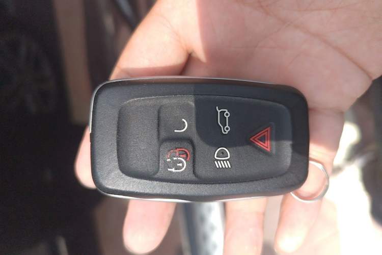 Used Land Rover Discovery 2011 3.0 SDV6 HSE Diesel Version Vehicle Key