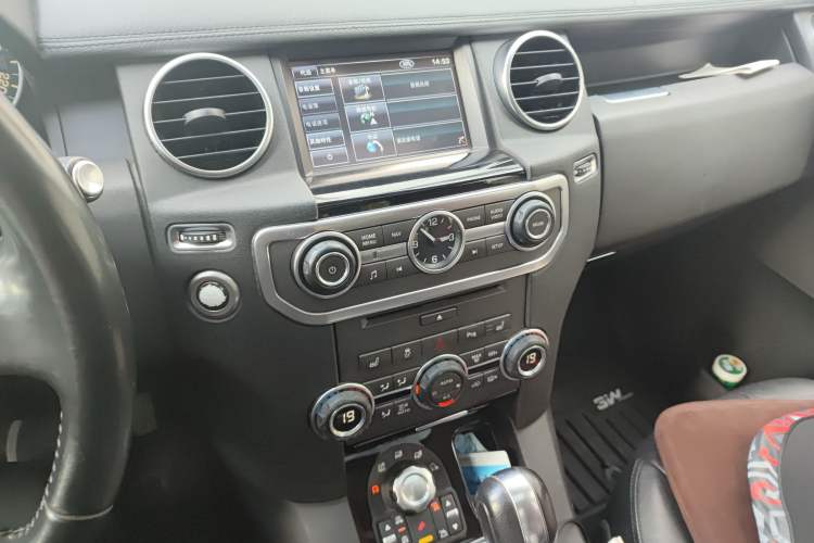 Used Land Rover Discovery 2011 3.0 SDV6 HSE Diesel Version Audio And AC Panel