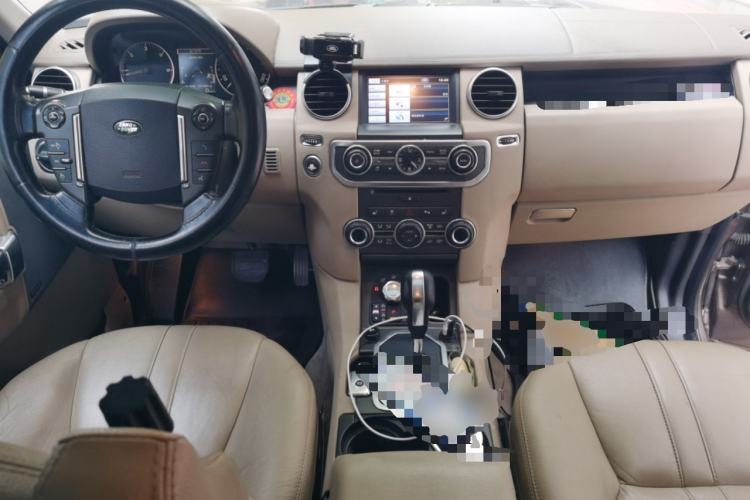 Used Land Rover Discovery 2011 3.0 SDV6 HSE Diesel Version Center Console