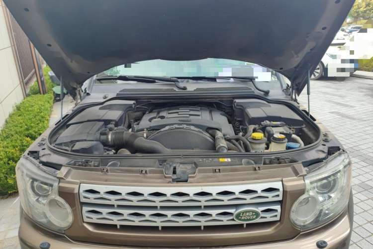 Used Land Rover Discovery 2011 3.0 SDV6 HSE Diesel Version Engine Bay