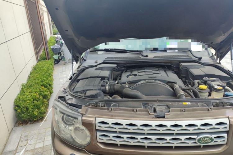 Used Land Rover Discovery 2011 3.0 SDV6 HSE Diesel Version Engine Bay Right