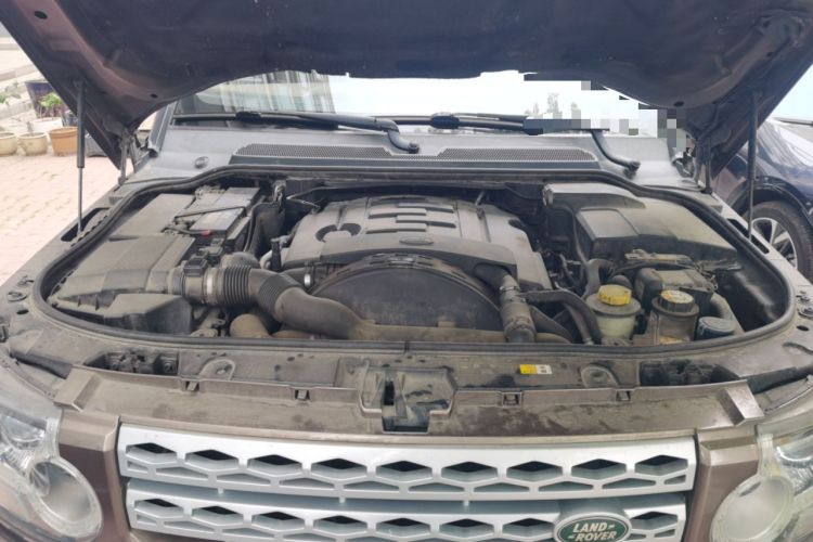 Used Land Rover Discovery 2011 3.0 SDV6 HSE Diesel Version Engine Bay