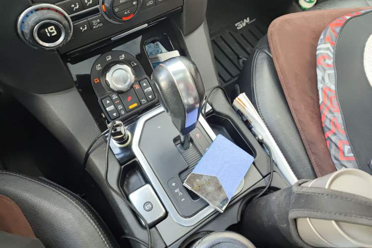 Used Land Rover Discovery 2011 3.0 SDV6 HSE Diesel Version Gear Lever