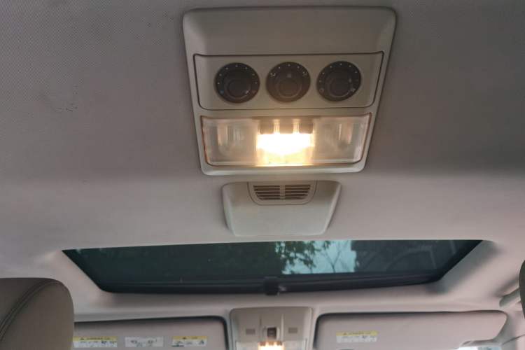 Used Land Rover Discovery 2011 3.0 SDV6 HSE Diesel Version Headliner