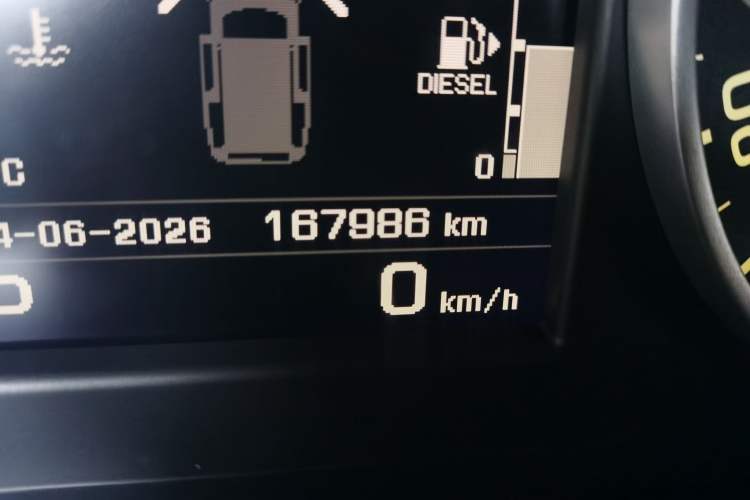 Used Land Rover Discovery 2011 3.0 SDV6 HSE Diesel Version Odometer Close Up
