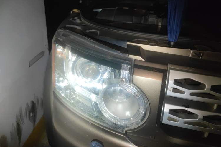 Used Land Rover Discovery 2011 3.0 SDV6 HSE Diesel Version Right Front Headlight