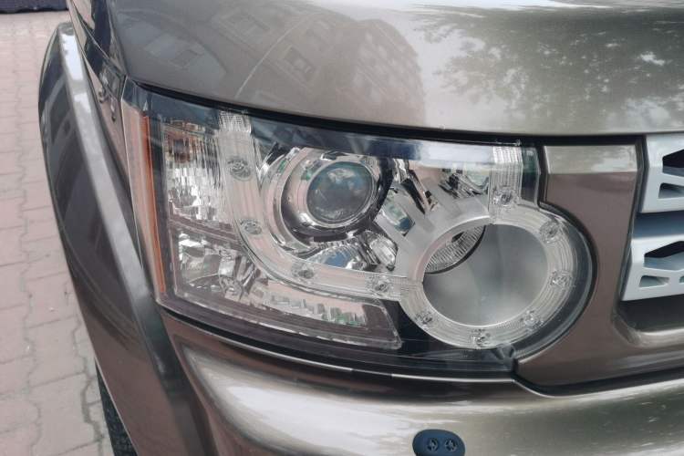 Used Land Rover Discovery 2011 3.0 SDV6 HSE Diesel Version Right Front Headlight