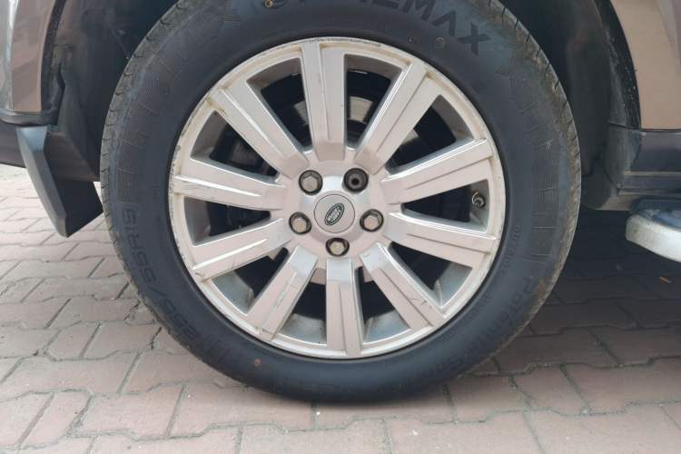 Used Land Rover Discovery 2011 3.0 SDV6 HSE Diesel Version Right Front Wheel Hub
