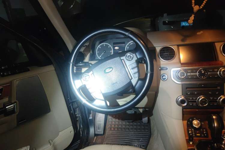 Used Land Rover Discovery 2011 3.0 SDV6 HSE Diesel Version Steering Wheel