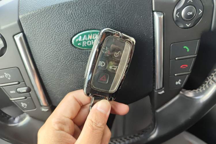 Used Land Rover Discovery 2011 3.0 SDV6 HSE Diesel Version Vehicle Key