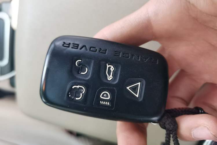 Used Land Rover Discovery 2011 3.0 SDV6 HSE Diesel Version Vehicle Key