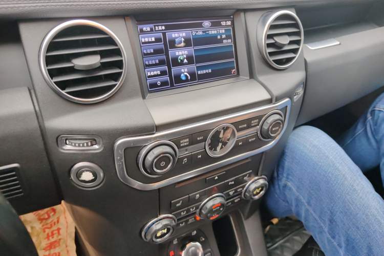 Used Land Rover Discovery 2011 3.0 SDV6 HSE Diesel Version Audio And AC Panel