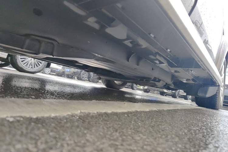Used Land Rover Discovery 2011 3.0 SDV6 HSE Diesel Version Chassis Rear Right
