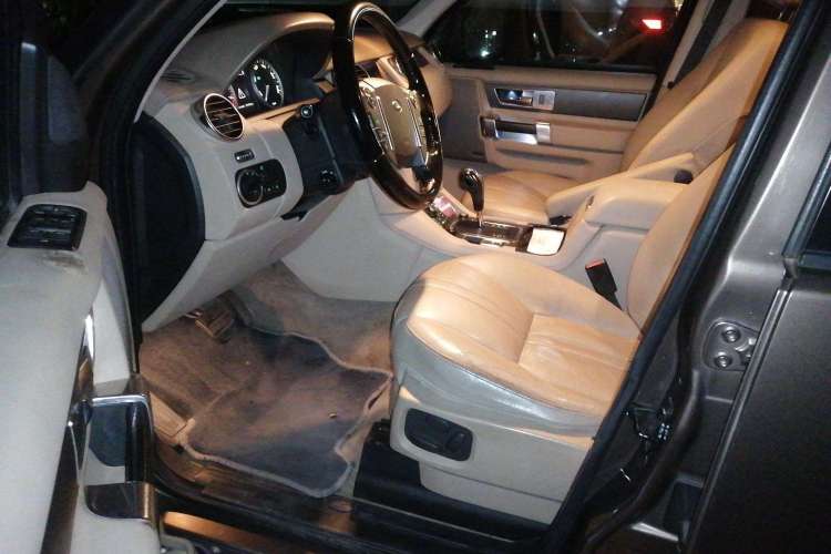 Used Land Rover Discovery 2011 4.0 V6 HSE Driver Seat