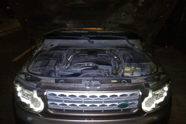 Used Land Rover Discovery 2011 4.0 V6 HSE Engine Bay