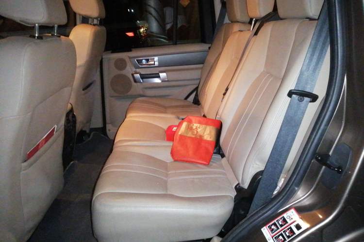 Used Land Rover Discovery 2011 4.0 V6 HSE Left Rear Seat