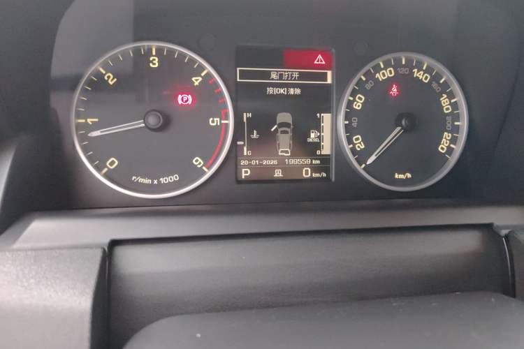 Used Land Rover Discovery 2011 3.0 SDV6 HSE Diesel Version Odometer Close Up