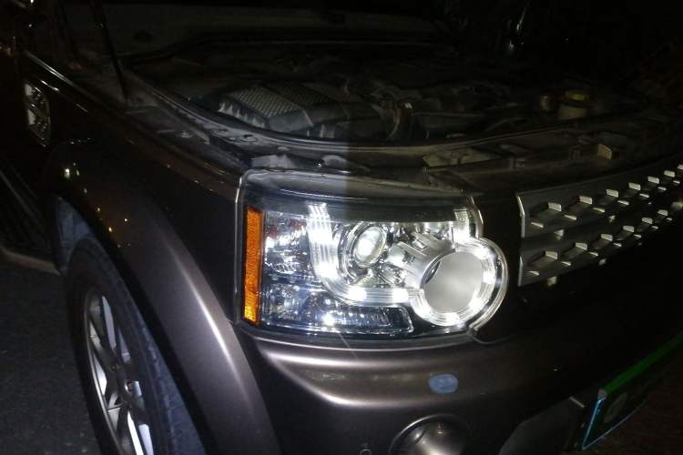 Used Land Rover Discovery 2011 4.0 V6 HSE Right Front Headlight