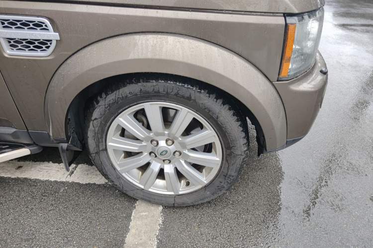 Used Land Rover Discovery 2011 3.0 SDV6 HSE Diesel Version Right Front Wheel Hub