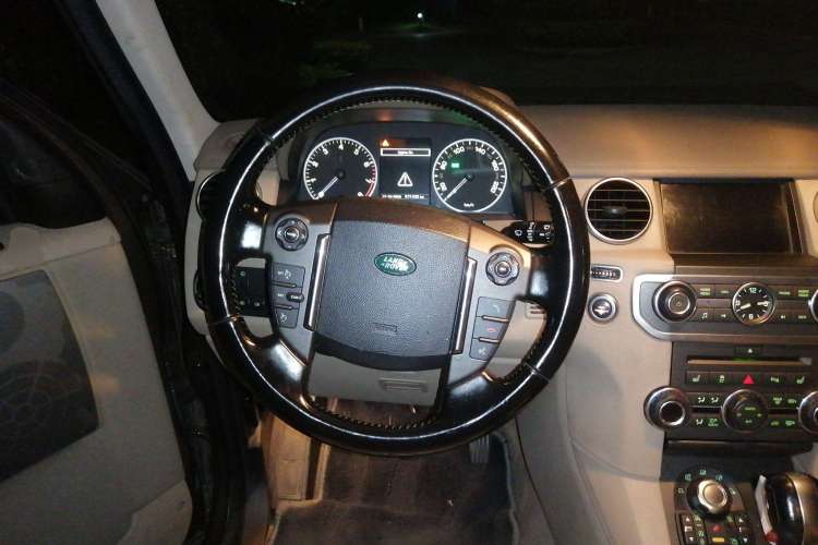 Used Land Rover Discovery 2011 4.0 V6 HSE Steering Wheel